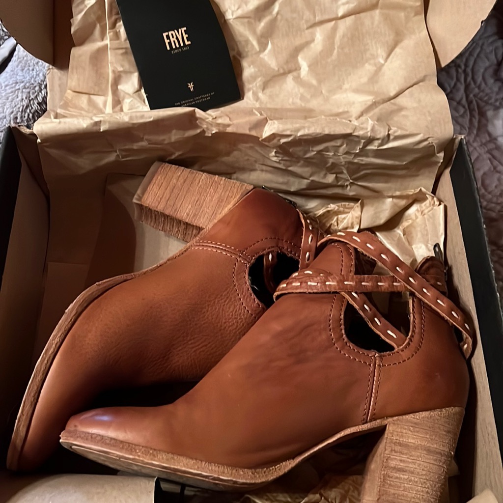 Frye Naomi Pickstitch Shootie Bootie Worn 1 Time. Looks And Still Smells New.